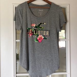 Women’s Hollister grey tee
